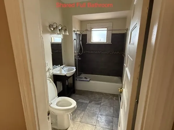 94 Byers St Room B, Springfield, MA 01105