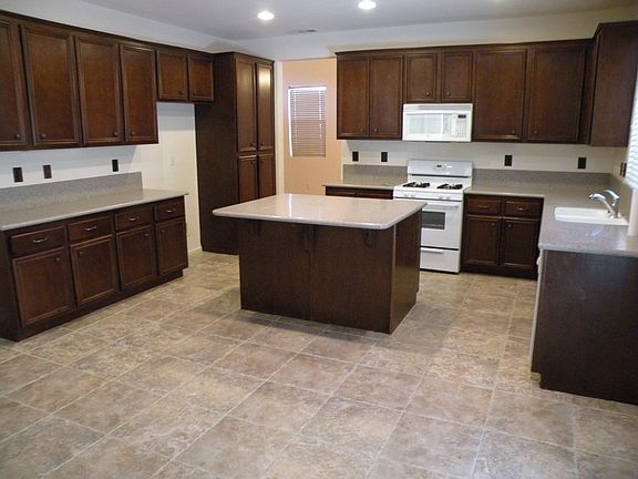 3rd image of 2471 S Menlo Ave