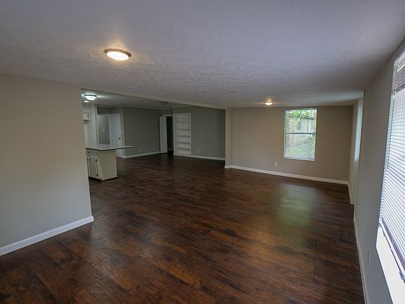 4th image of 99 Briggs St
