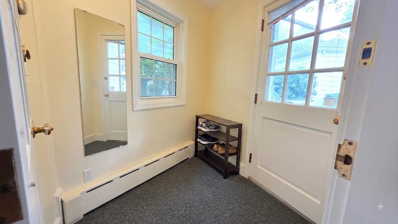 2 bed, 1.0 bath, 1000 sqft, $3,117 — Photo 3