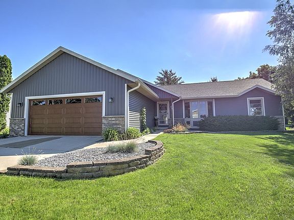 3rd image of 558 Spencer Dr