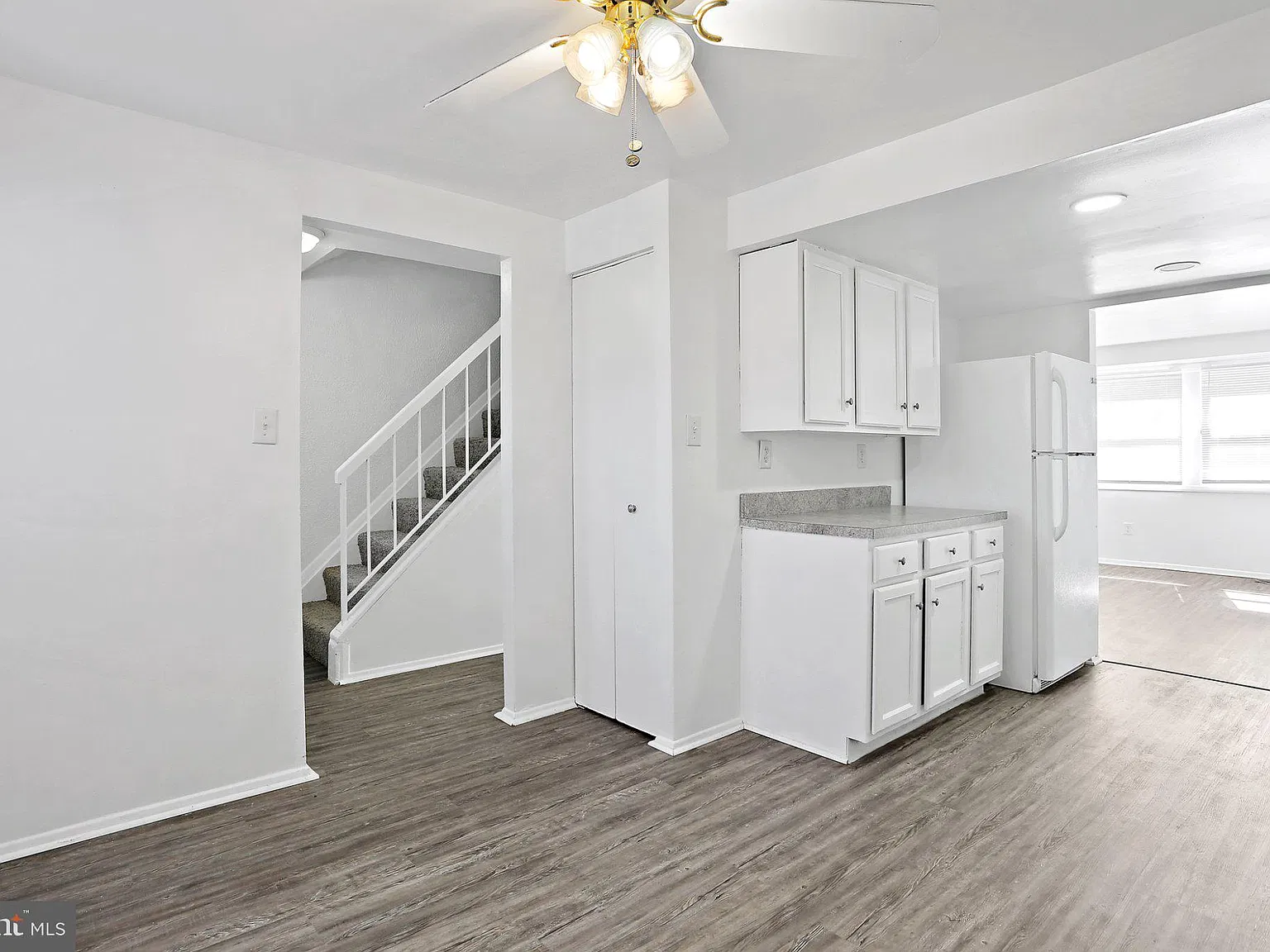 4 bed, 2.0 bath, 2081 sqft, $2,450 — Photo 3