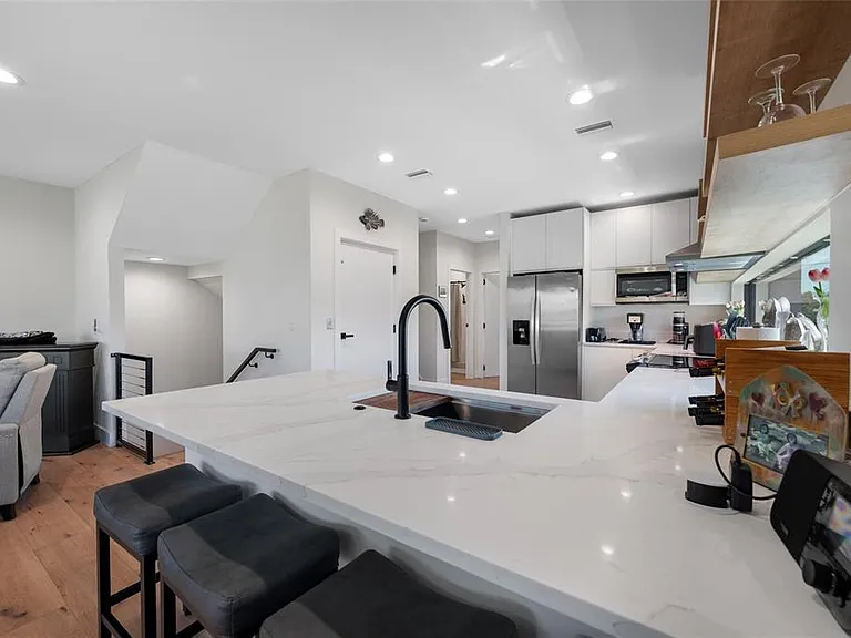 2200 Bay Blvd #A — Photo 15