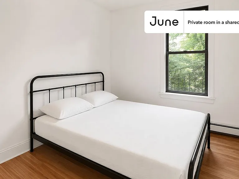 1110 Halsey St #A — Photo 1