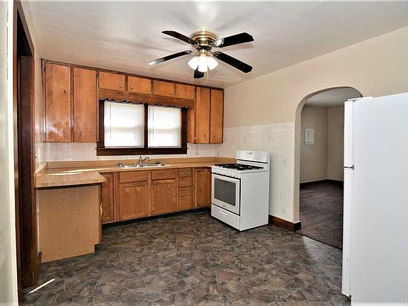 5th image of 323 W Cherry St