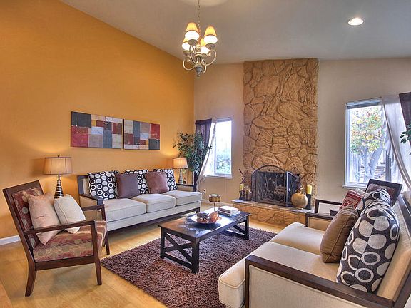 4th image of 294 Tonopah Dr