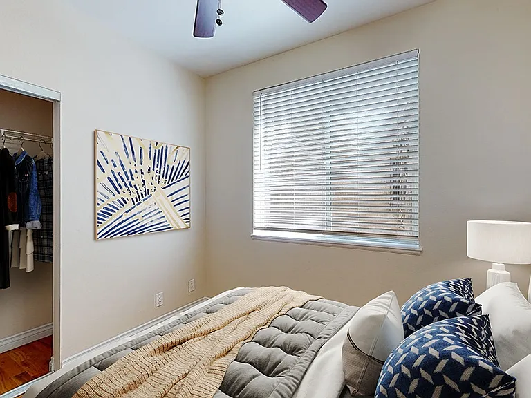 1485 Clayton — Photo 7