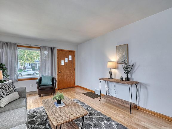 4th image of 1228 Marquette Ave