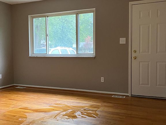 5th image of 8440 Doncaster Dr