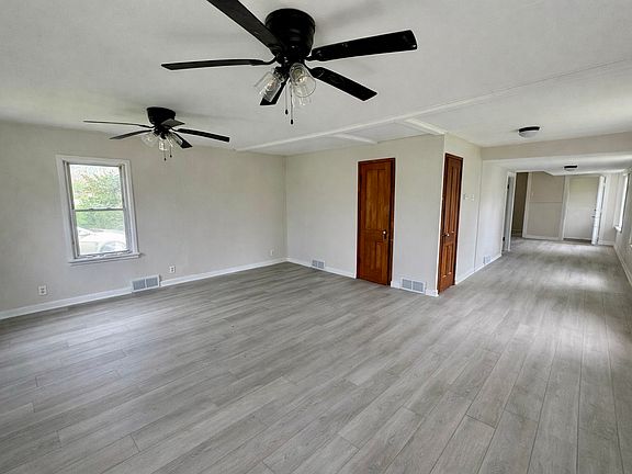 4th image of 2796 E 508th Rd