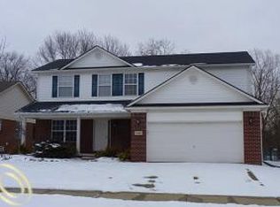17067 Michigan Heights Dr, Brownstown Twp, MI 48174