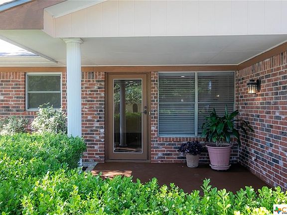 2nd image of 2904 Chaucer Dr
