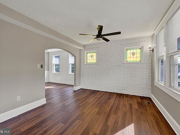 4th image of 7904 Roseland Ave