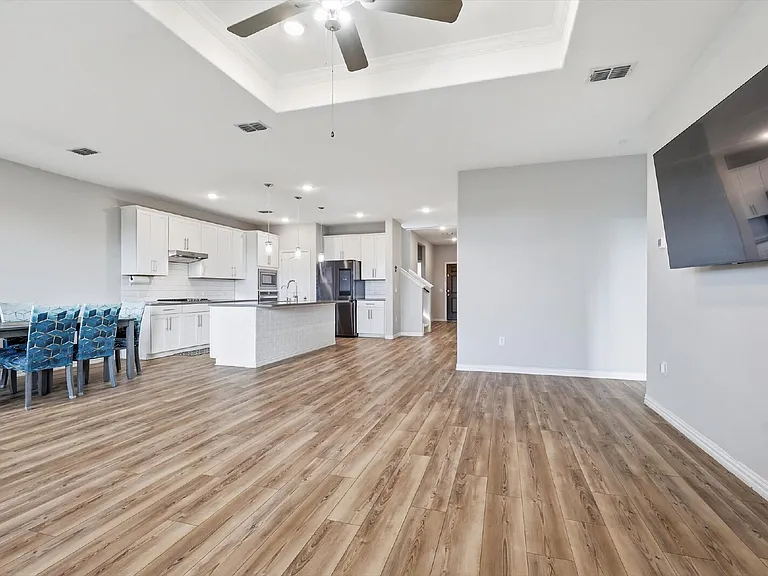 817 Adelyn St — Photo 13