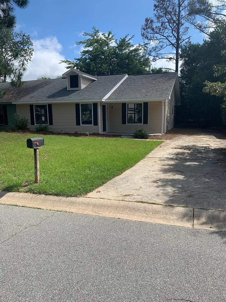 Building Photo - 636 Maplewood Dr