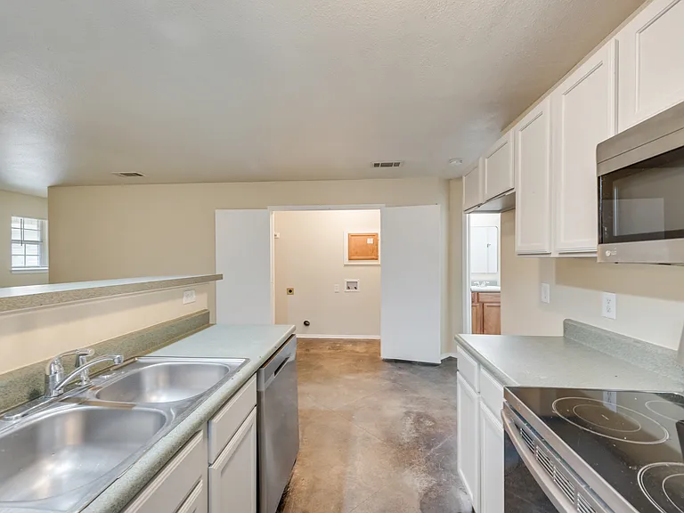1233 & 1237 Village Garden Dr #1233 — Photo 5