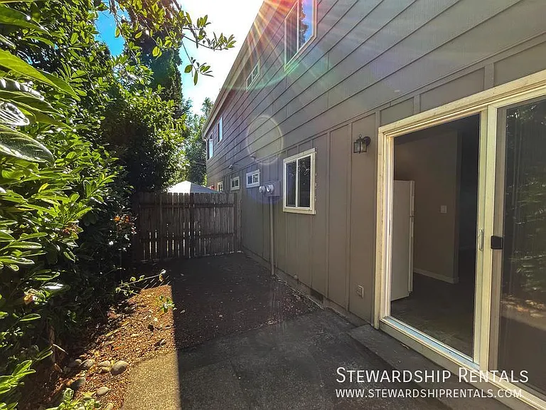 880 W 6th Ave #1 — Photo 16