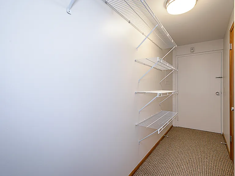 Aloha House Apartments — Photo 30