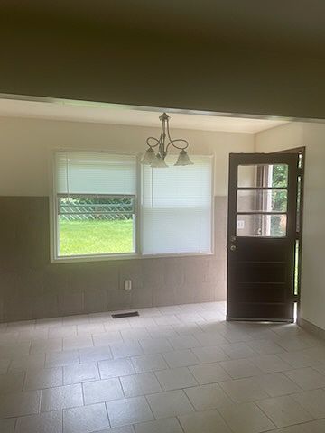 1st image of 3550 Astor Ave