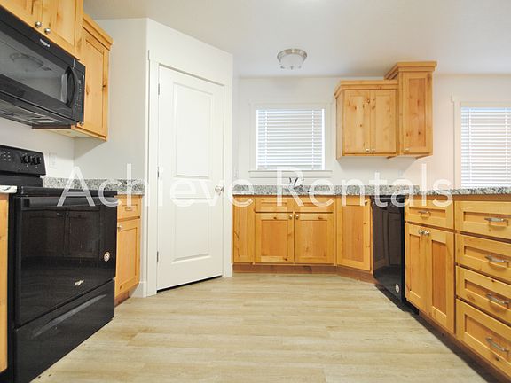 4th image of 482 N 2650 W #9