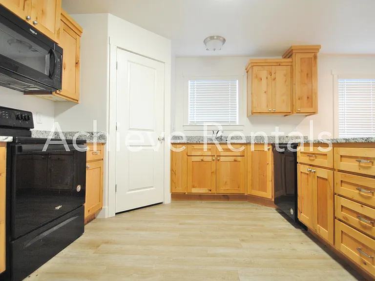 482 N 2650 W #9 — Photo 4