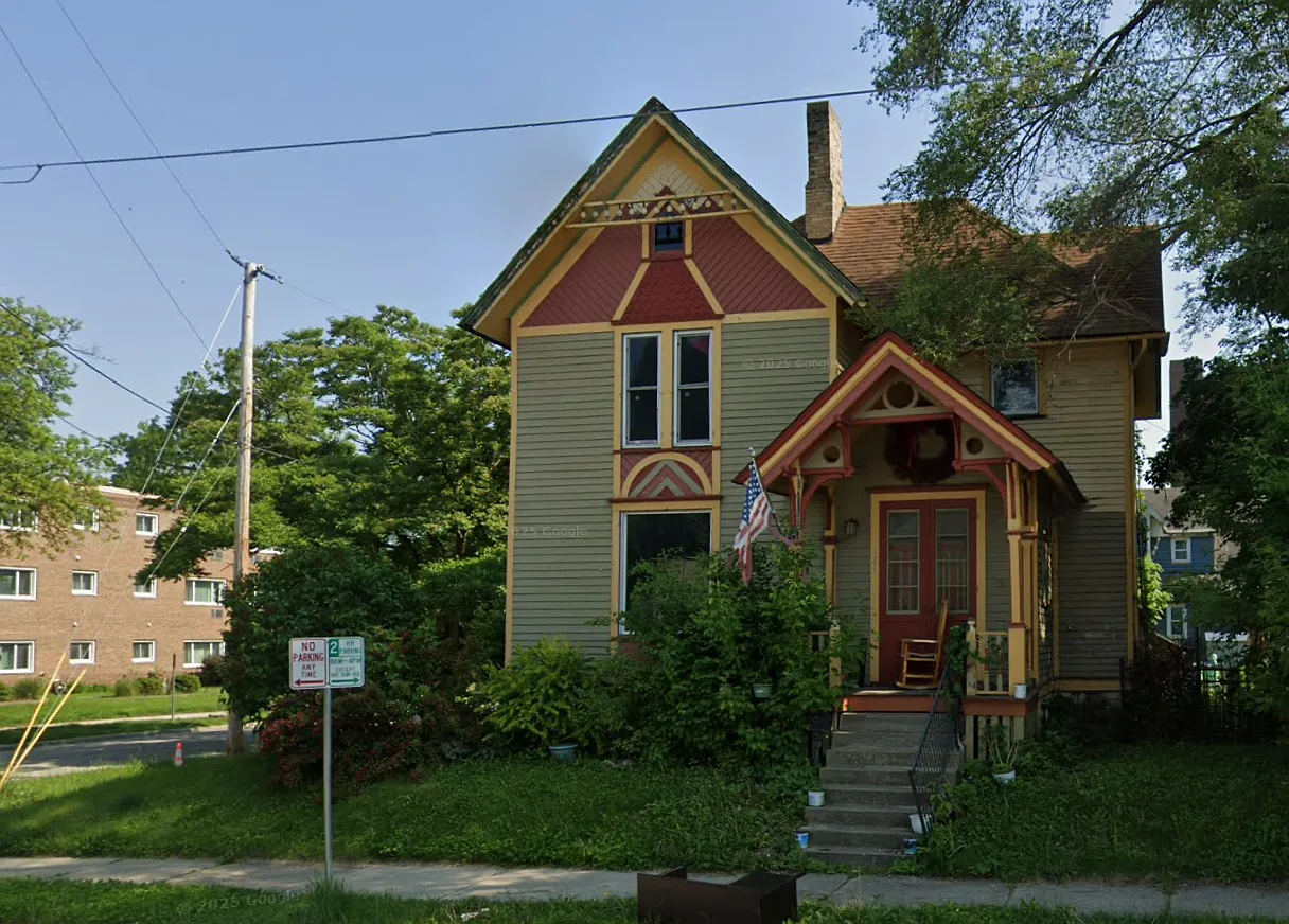4 bed, 2300 sqft, $2,000 — Photo 1