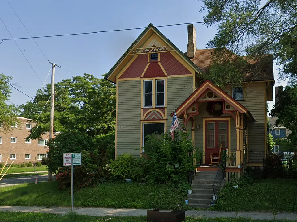 121 Arcadian Ave