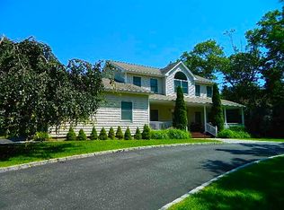 8 Ridge Blvd, Hampton Bays, NY 11946