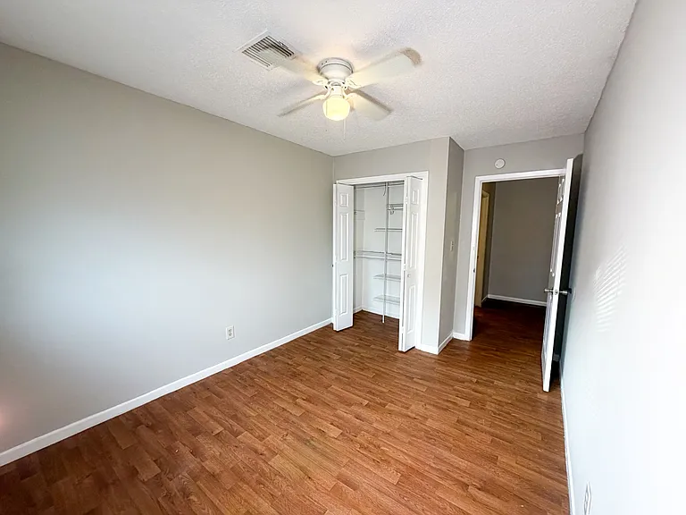 115 S Frio St #H — Photo 6