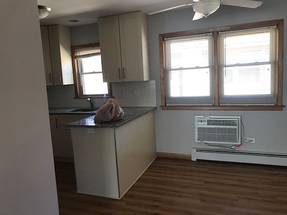 5th image of 7322 N Harlem Ave APT 1W