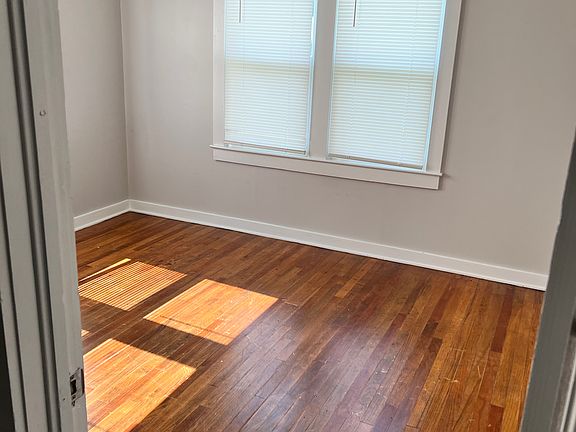 4th image of 105 Myra St