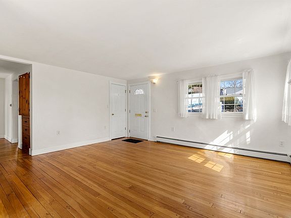 4th image of 10 Lodge Rd