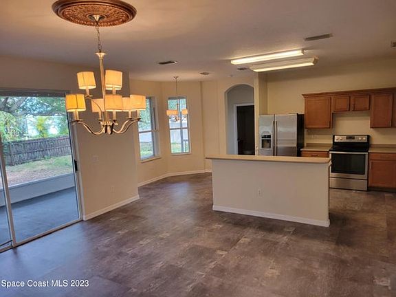 4th image of 950 Nixon Cir NE