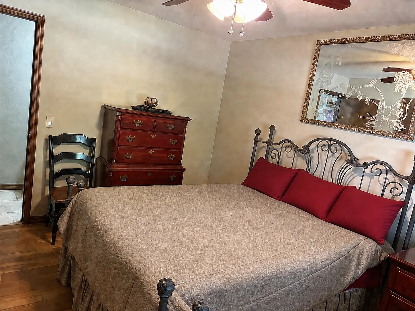 3 bed, 2.5 bath, 1981 sqft, $750 — Photo 1