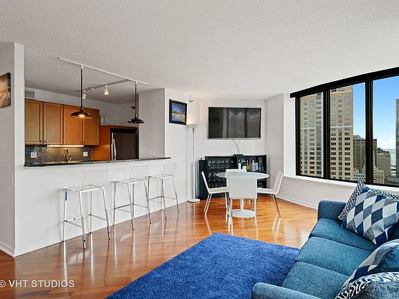 3rd image of 400 N Lasalle St #4305
