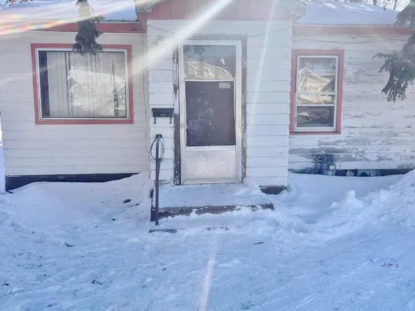 1222 7th Ave NE, Minot, ND 58703