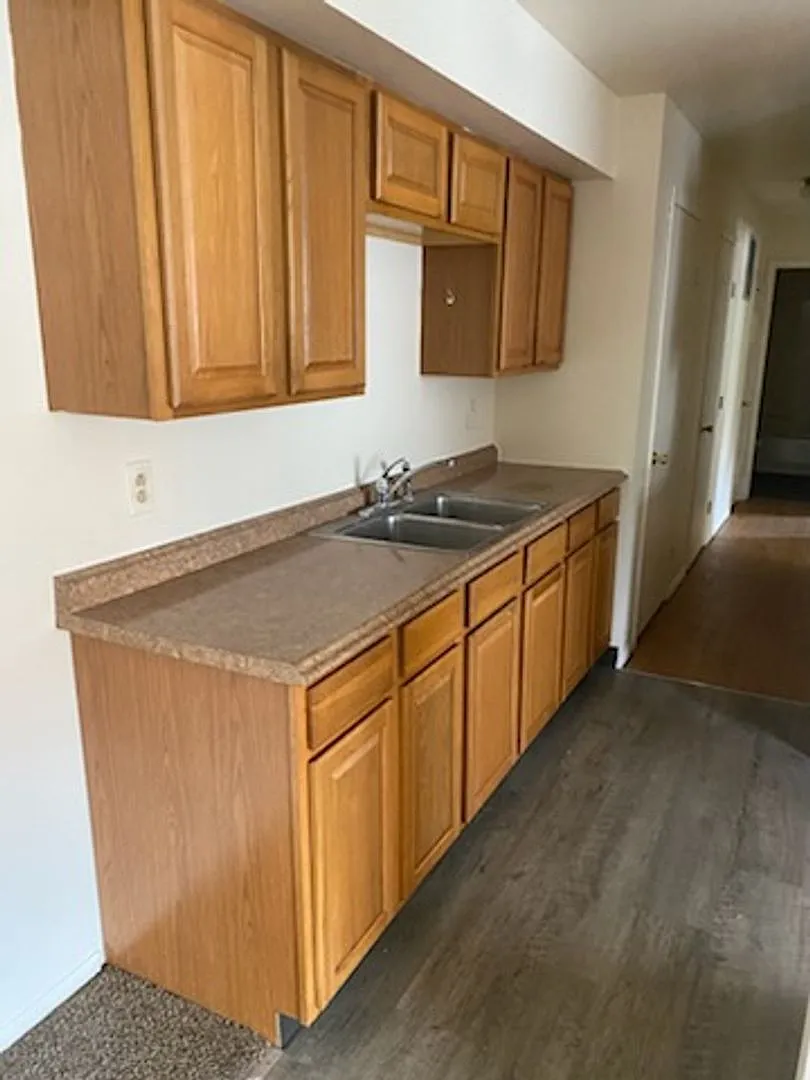 425 6th Ave — Photo 3