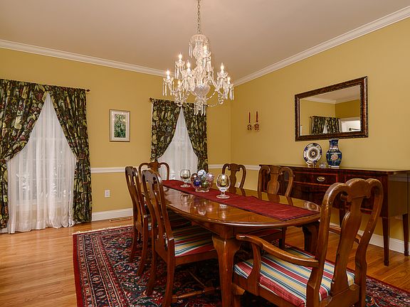 5th image of 35 Hillside Ave