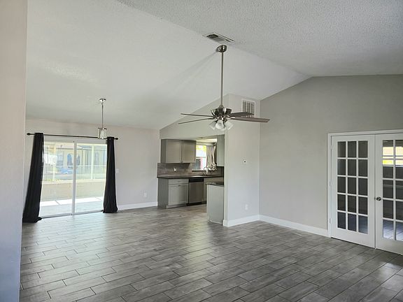 4th image of 108 Loredo Ln