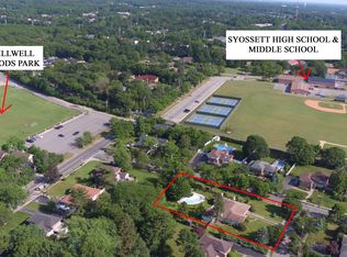 2 Salem Ct, Syosset, NY 11791