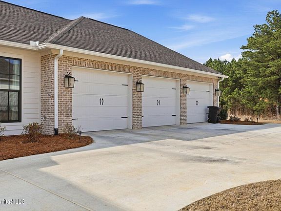 4th image of 619 Big Valley Loop