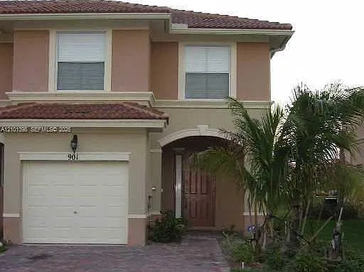 901 Seminole Palms Dr