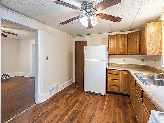 4th image of 952 W 25th St