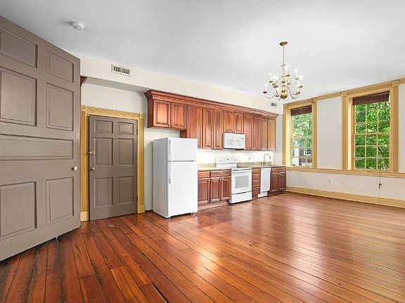 5th image of 710 Caroline St APT B