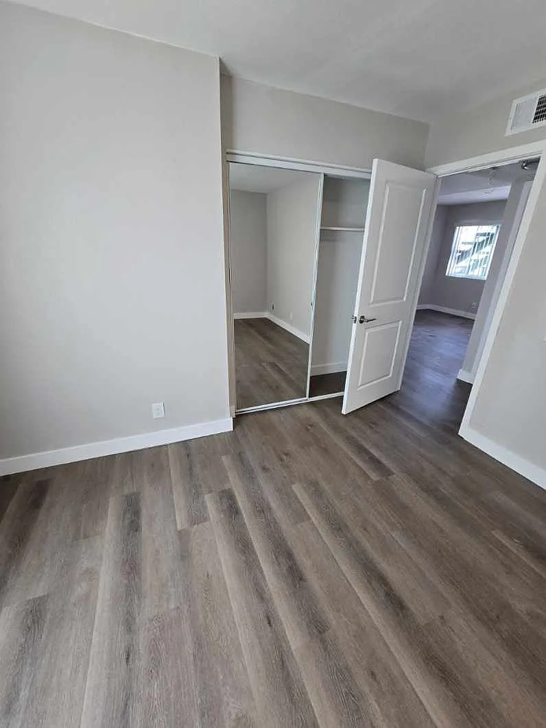 2 bed, 700 sqft, $2,600 — Photo 1