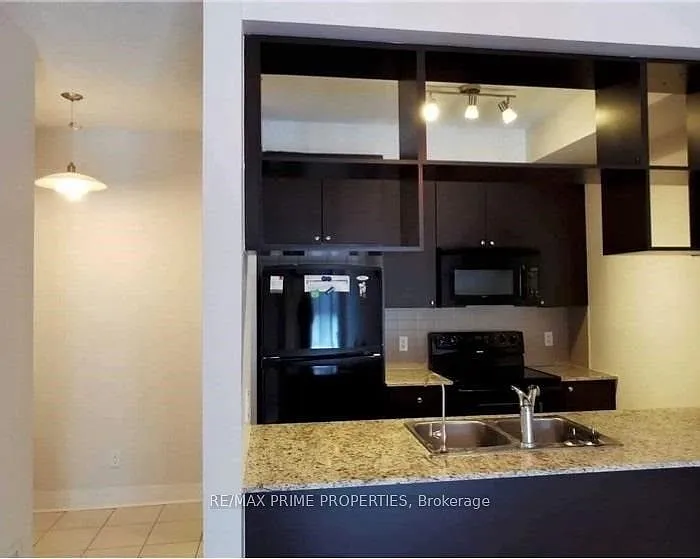 315 Village Green Sq #Townhouse 69 — Photo 4
