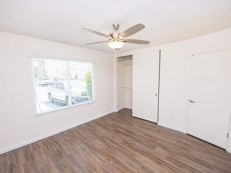 4036 Kansas St — Photo 6
