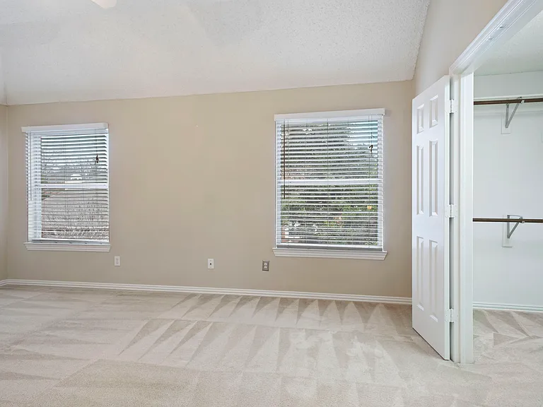 3777 Meadowcreek Cir — Photo 14