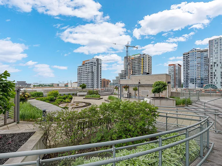 90 George St #1301 — Photo 28