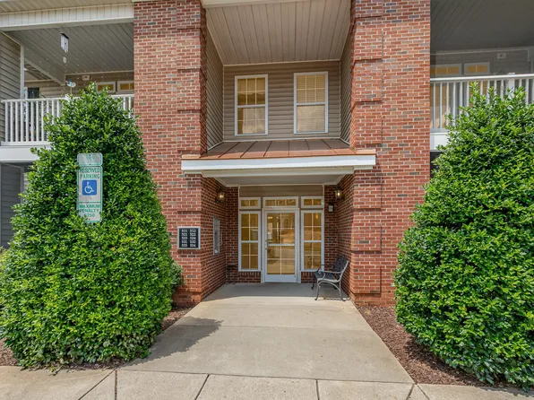 532 Weather Ridge Ln, Cary, NC 27513